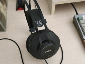 AKG450耳机的功能和性能详解（AKG450耳机的音质、设计和舒适度是如何卓越的？）